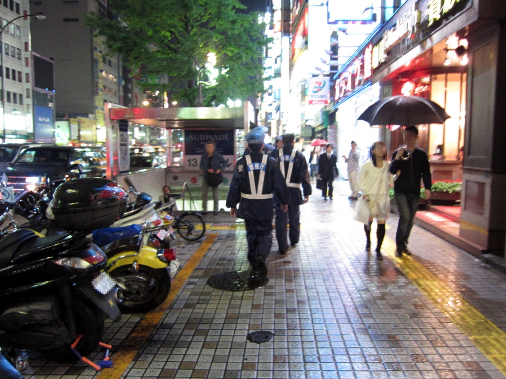 警官の数が多い